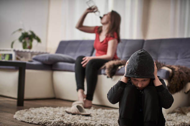 As mídias sociais esconderam minha vida secreta como mãe bêbada
